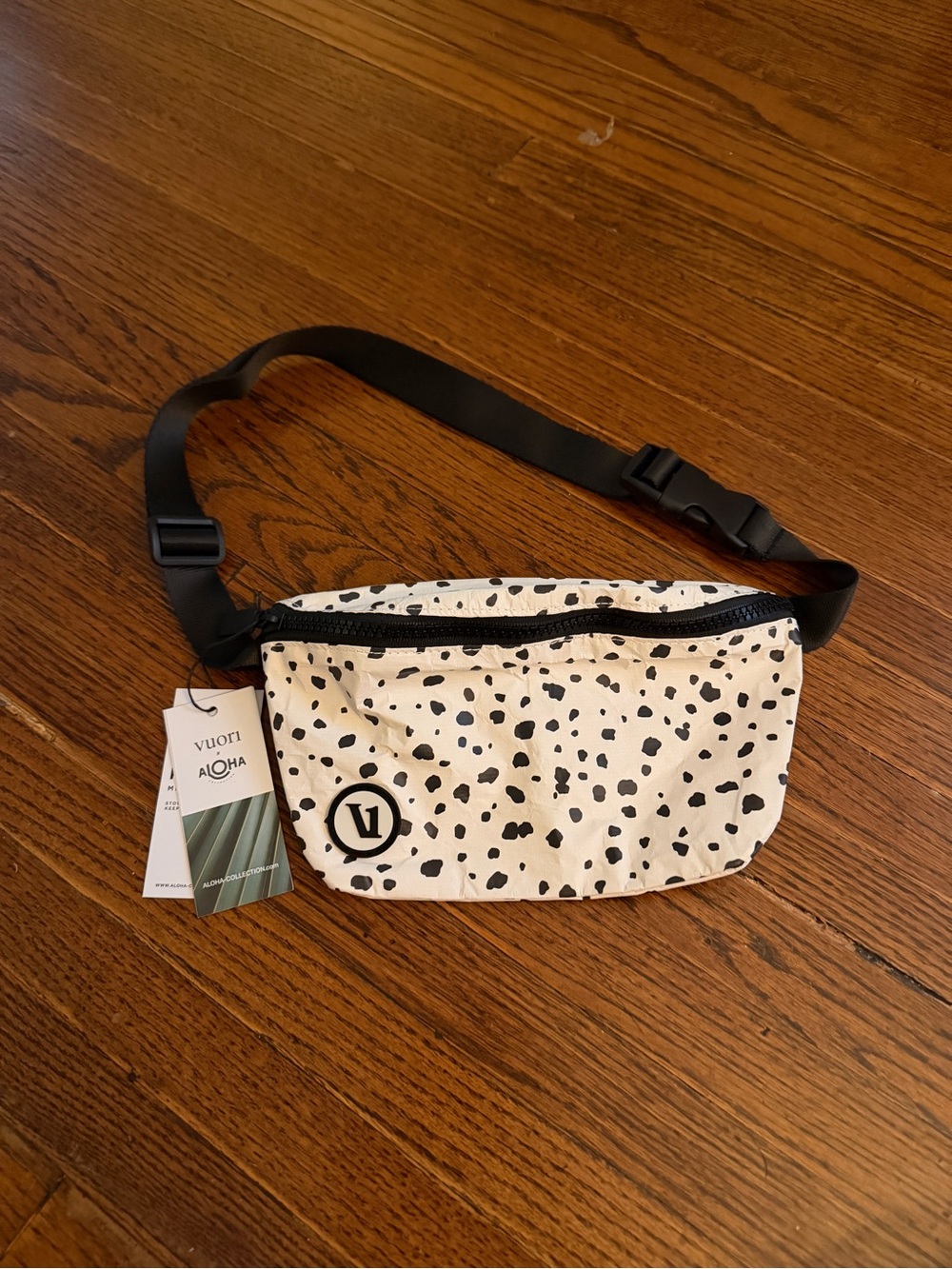 Vuori Speckled Cream and Black Belt Bag